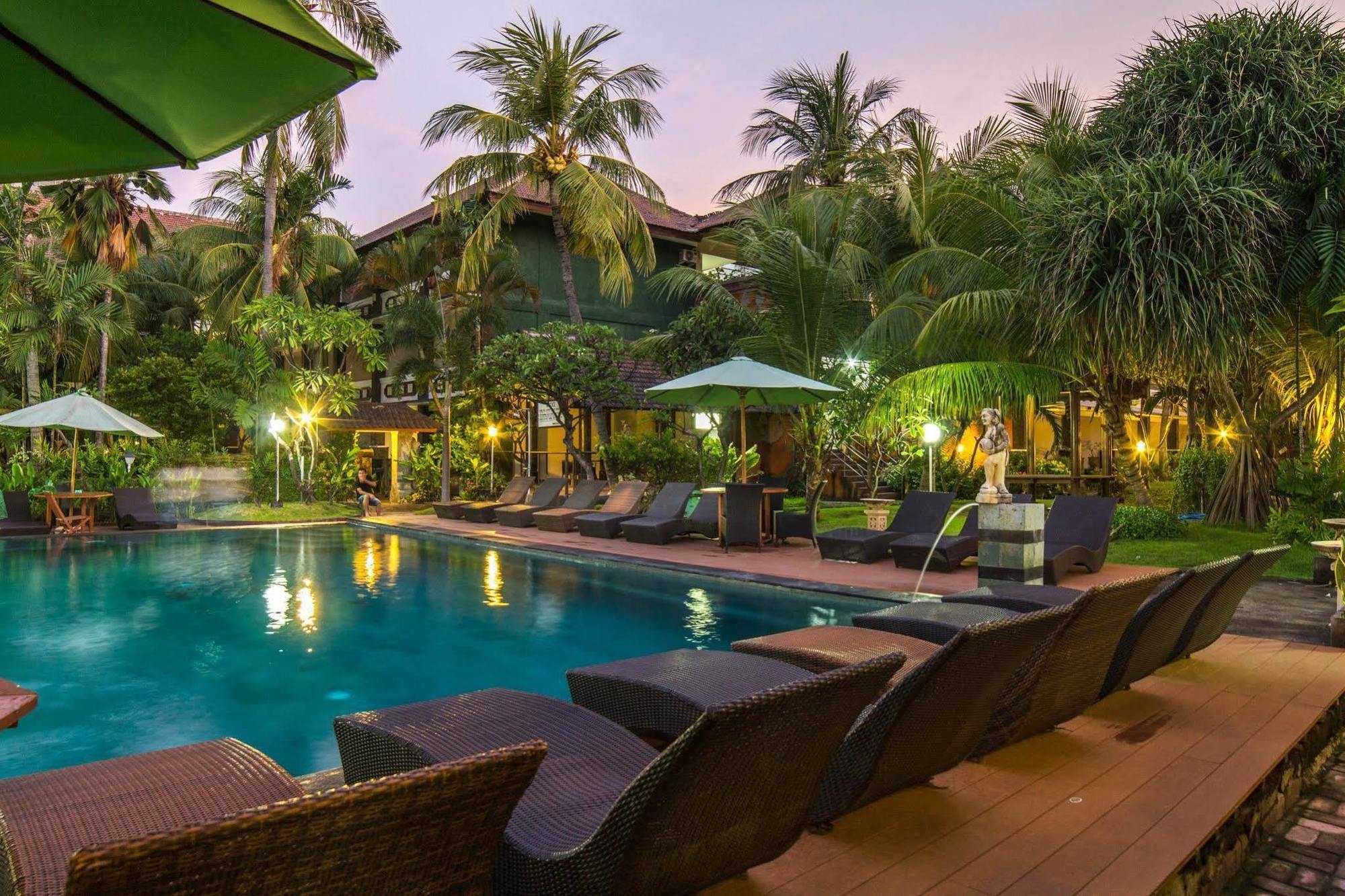 Bakung Beach Resort Kuta Lombok Exteriör bild