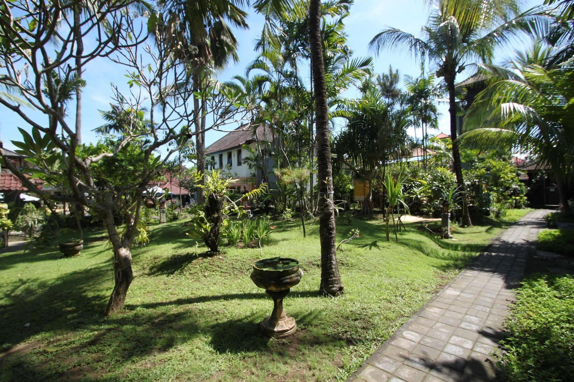 Bakung Beach Resort Kuta Lombok Exteriör bild